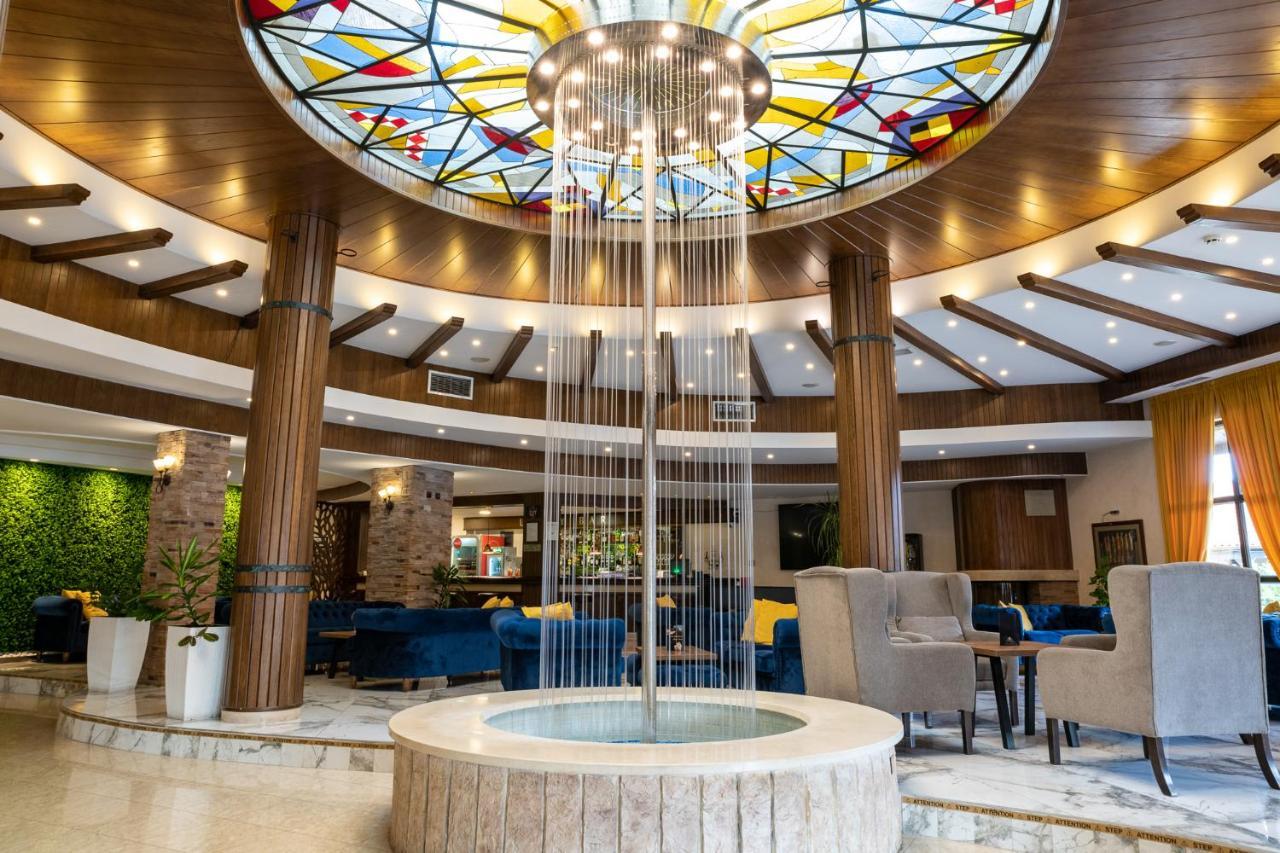 Grand Hotel Velingrad Exterior foto Fountain at the lobby