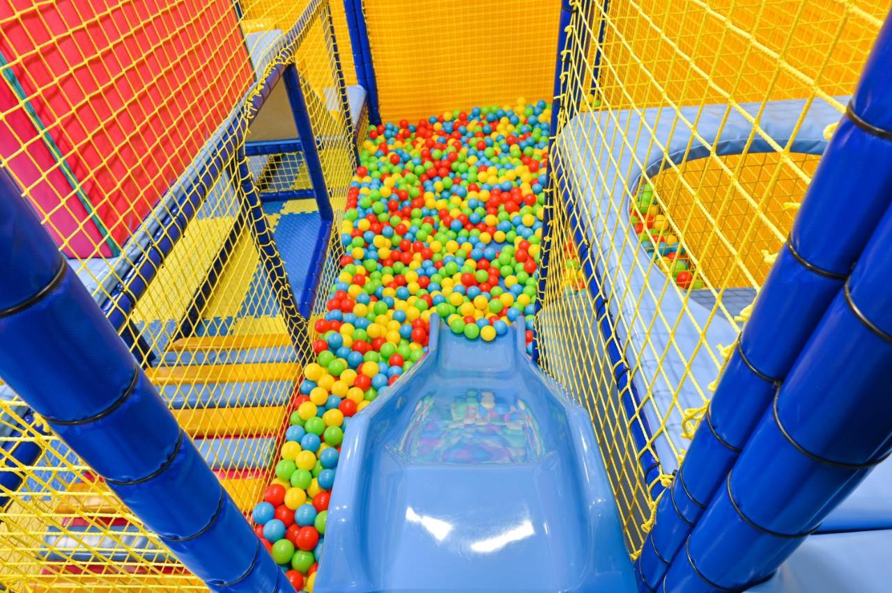 Grand Hotel Velingrad Exterior foto A ball pit at a playground